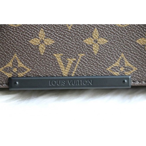 Replica Louis Vuitton M40934 District MM Messenger Bag Monogram