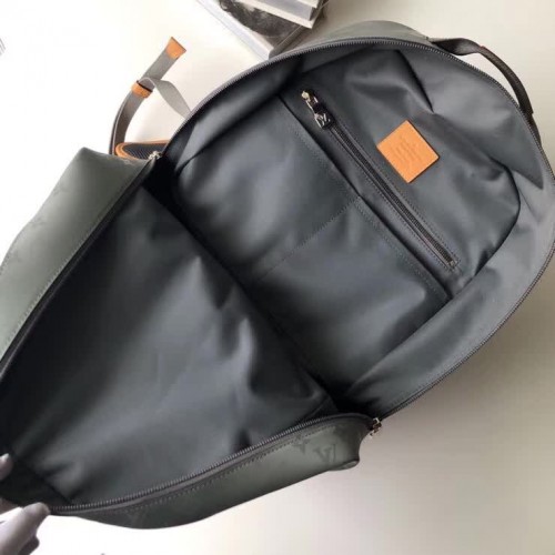 LV m43881 Titanium Gm backpack, 名牌, 手袋及銀包- Carousell