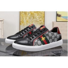 Men&#8217;s Gucci Ace GG Supreme Bee sneaker Black/grey GG Supreme canvas with Bee print