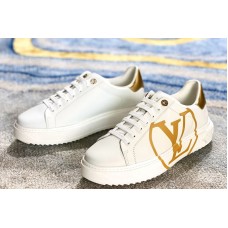 Louis Vuitton 1A8NIH LV Rivoli sneaker in white calf leather with an oversized LV Circle signature