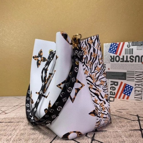 Louis Vuitton Onthego Monogram Jungle Leopard Zebra M44675