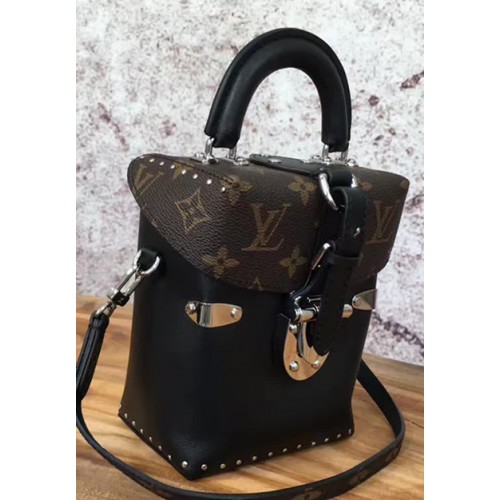 LOUIS VUITTON CAMERA BOX BAG 2017