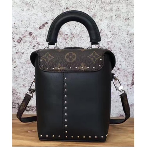 LOUIS VUITTON CAMERA BOX BAG 2017