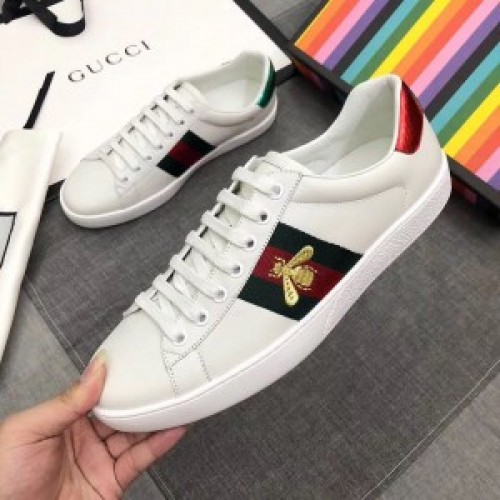 gucci ace embroidered bee leather sneaker