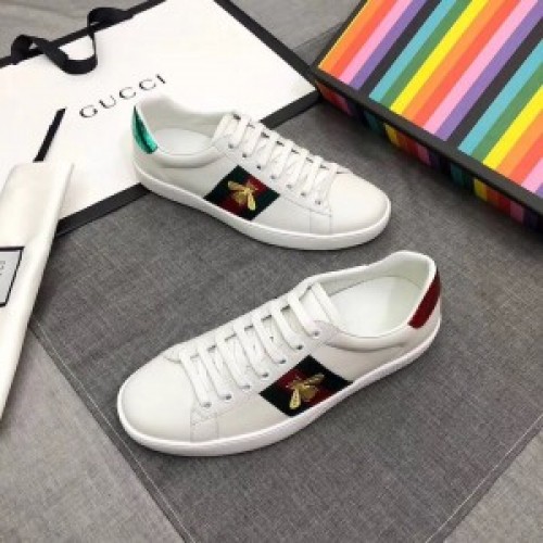 gucci ace embroidered bee leather sneaker