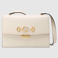 Gucci Zumi Small Shoulder Bag In White Grainy Leather